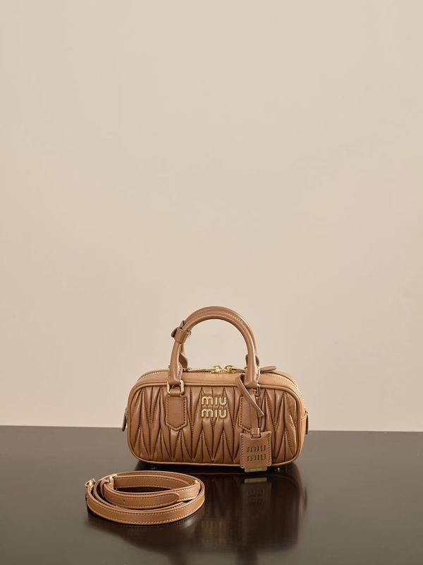 Miumiu 4