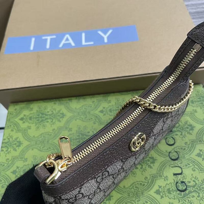Gucci **Cm 4